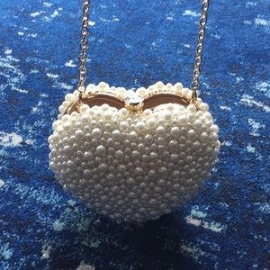 Faux pearl hear shape clutch